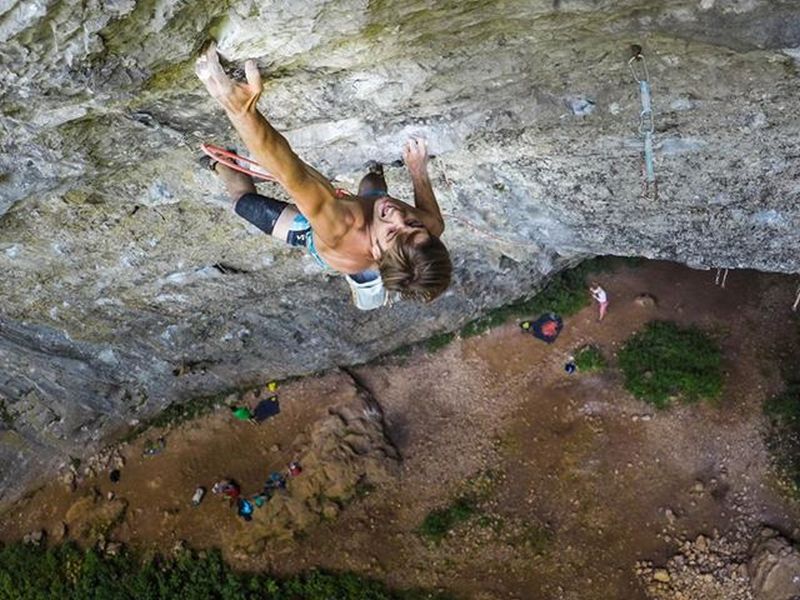 La peste nera 8b+ in Baratro by Martin Wagner