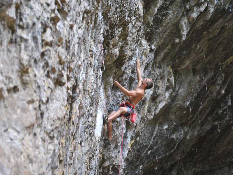 Ernest in Supercanna (8b+), Baratro