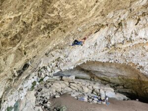 Ana Wagner in Helikopter v omaki (8b) in the big cave of Osp