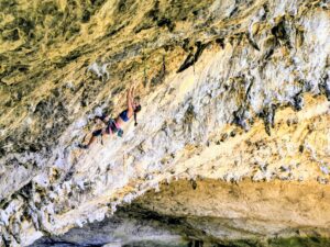 Basia Debowska in Helihopter v omaki (8b) in the big cave of Osp@photo by Lukasz Debowski